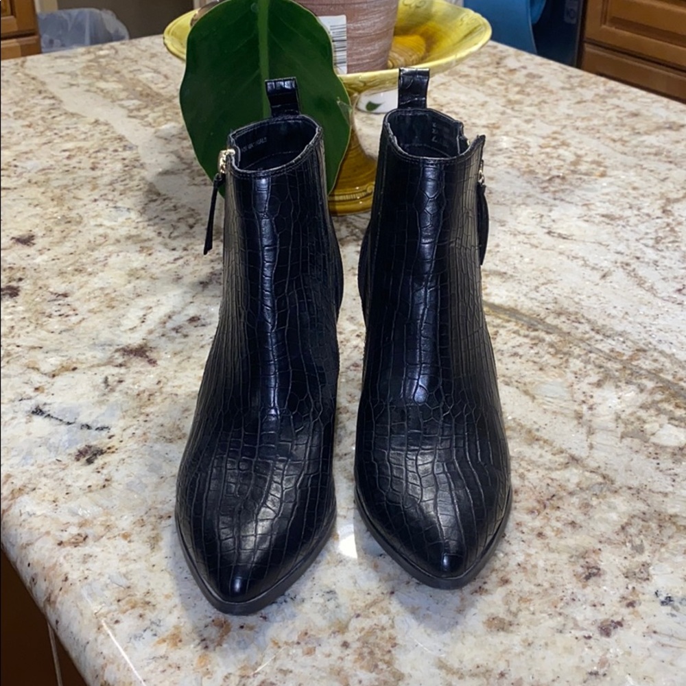 Black Bella Vita crocodile ankle booties, side zipper, size 9
